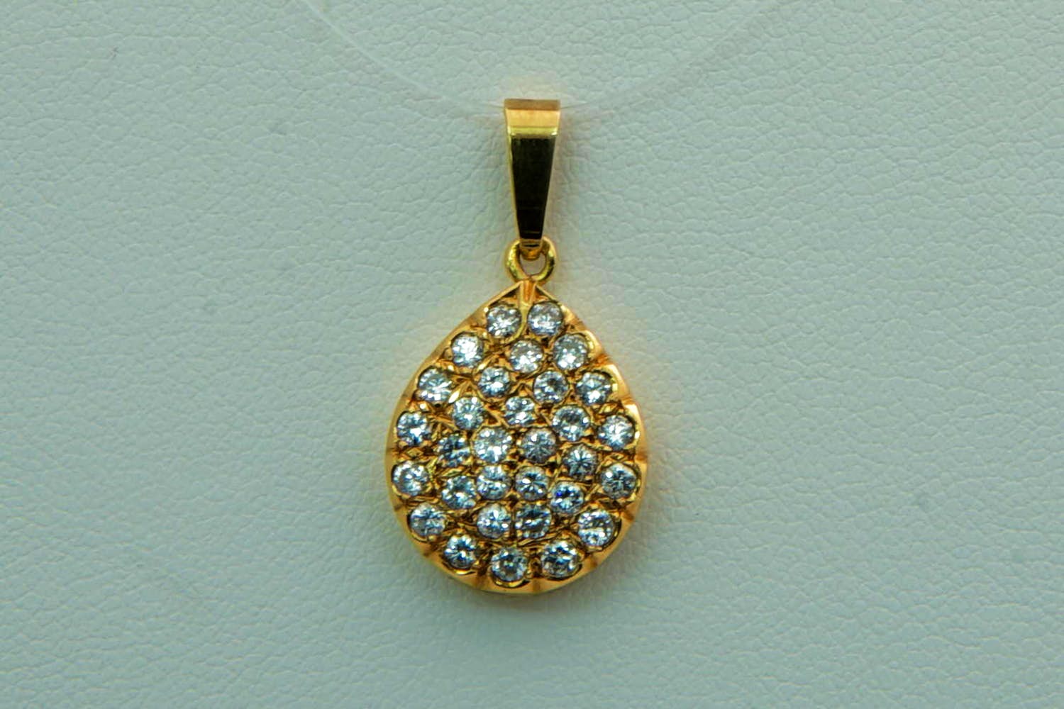 15- Exclusieve, mooi opengewerkte 18Krt goud & diamanten druppel hanger kopen? Bied vanaf 560!