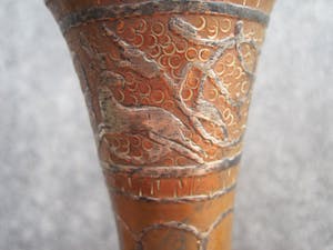 Brons (Onbekend) - Met zilver ingelegd trompet vaasje kopen? Bied vanaf 40!