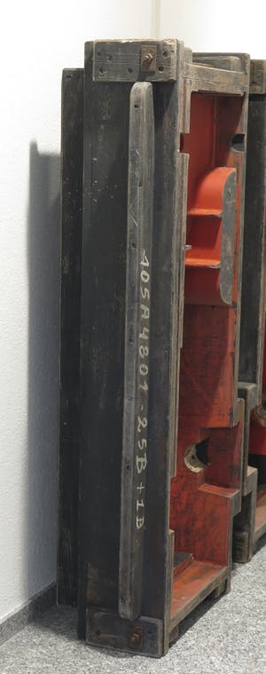 Niet of onleesbaar gesigneerd - Hout, Industriële mal bestaande uit twee delen (Zeer groot en zwaar!) kopen? Bied vanaf 1!