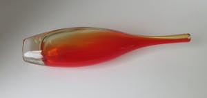 Niet of onleesbaar gesigneerd - Rood gele hand geblazen Flesvaas uit de jaren'50-'60 kopen? Bied vanaf 10!