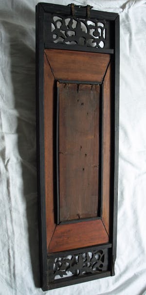 Curiosa - Keramieken tegel in gestoken houten paneel , Oosterse voorstelling kopen? Bied vanaf 1!