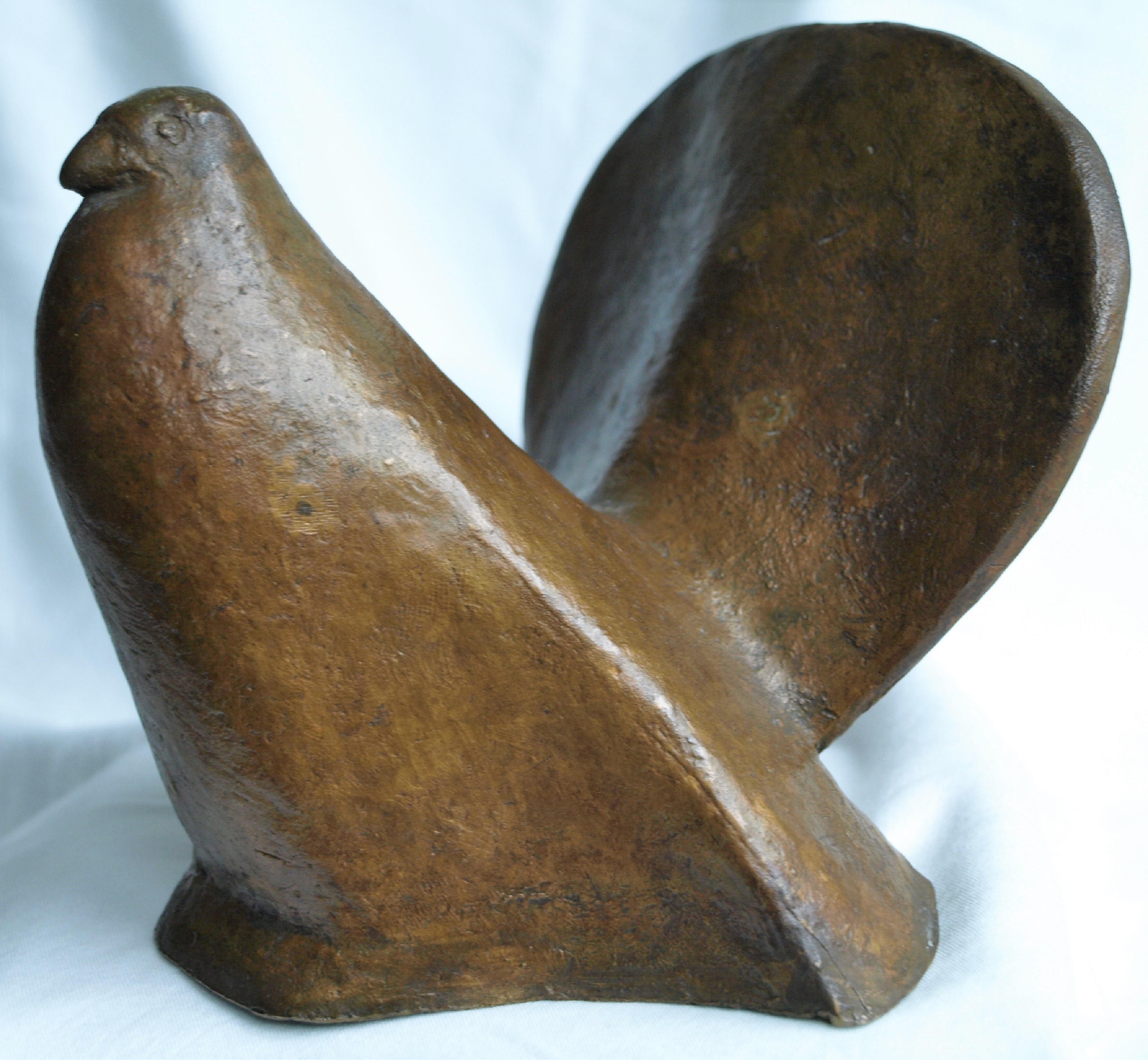 Niet of onleesbaar gesigneerd - Bronzen beeld , Duif / Doffer  verkocht voor € 1!