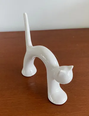 Niet of onleesbaar gesigneerd - Twee katten figuren kopen? Bied vanaf 1!