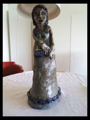 Niet of onleesbaar gesigneerd - Mysterieuze vrouw verkocht voor € 10!