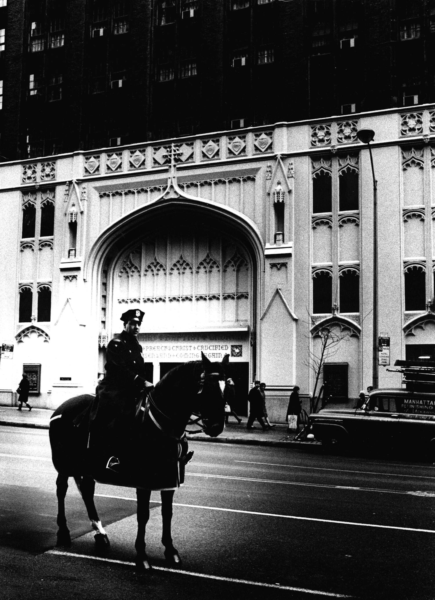 Eddy Posthuma de Boer - NYPD te paard, gelatinezilverdruk kopen? Bied vanaf 95!