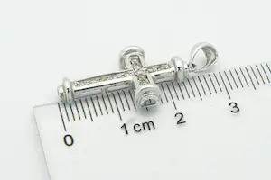 23 - Fraai 14 krt wit-goud & ca 0.12ct diamanten kruishanger kopen? Bied vanaf 160!