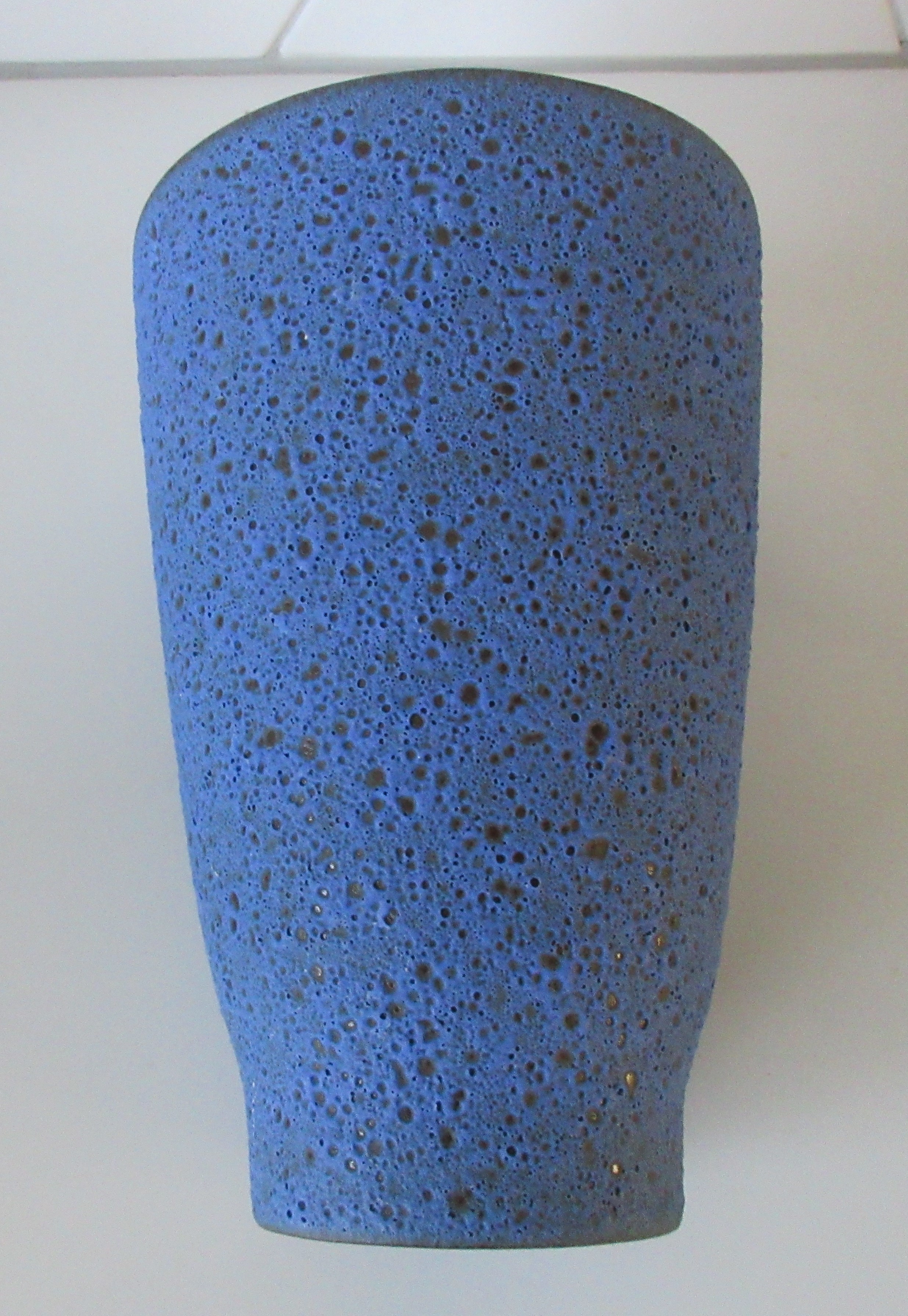 Niet of onleesbaar gesigneerd - Blauwe bruisglazuren aardewerk vaas kopen? Bied vanaf 1!