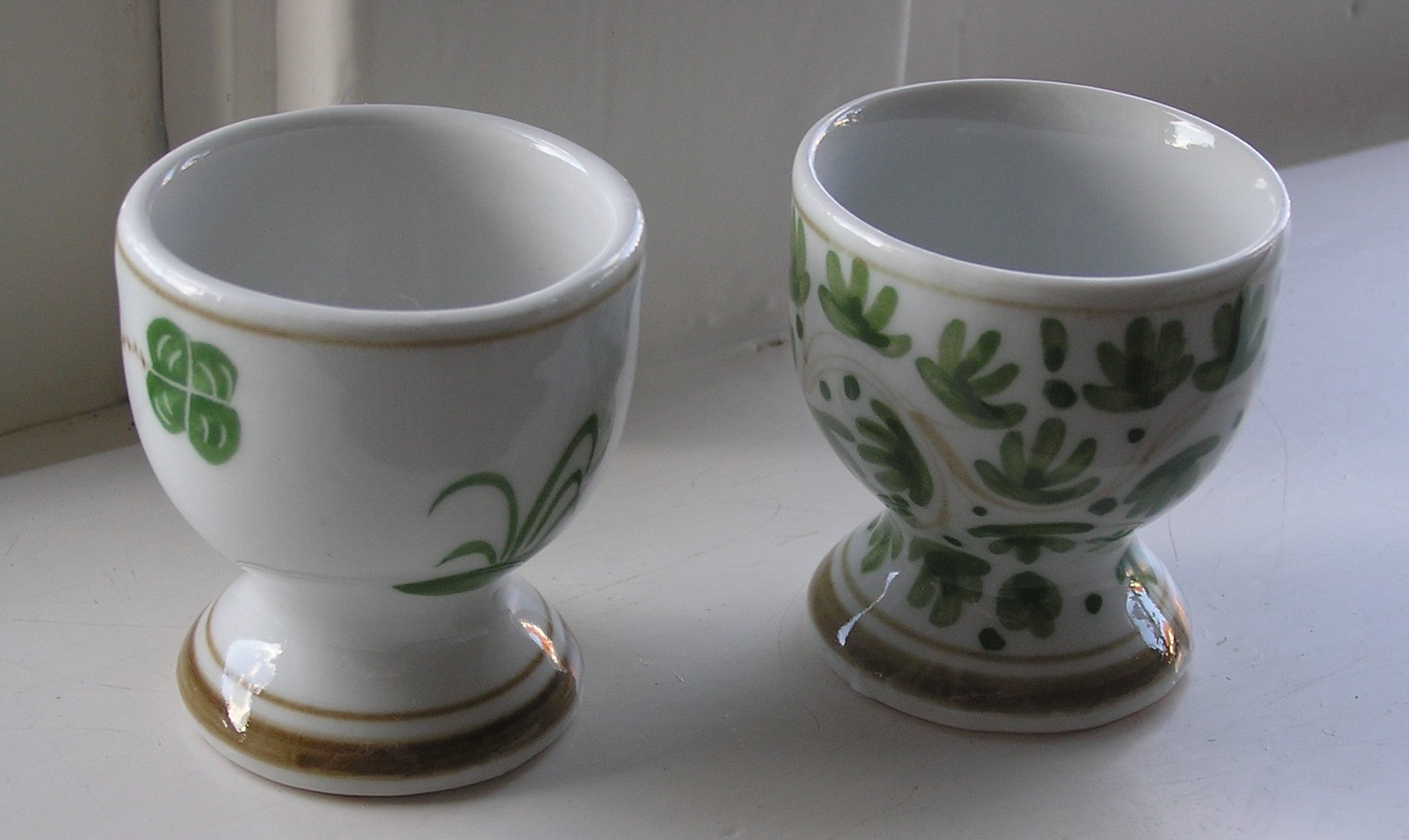 Niet of onleesbaar gesigneerd - Twee Chinees export-porseleinen eierdoppen eind 19e eeuw kopen? Bied vanaf 1!