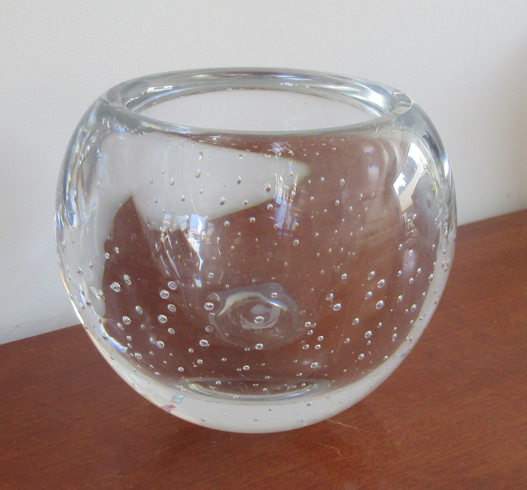 Royal Leerdam - AD Copier zeldzame zware blanke glazen bolvaas met luchtbellen kopen? Bied vanaf 80!