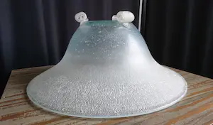 Niet of onleesbaar gesigneerd - Diepe tincraquelé schaal op pootjes kopen? Bied vanaf 1!