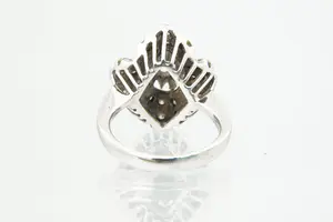 Opvallende wit-gouden (14 krt) & diamanten (ca.1ct ) dames "cocktail" ring kopen? Bied vanaf 380!