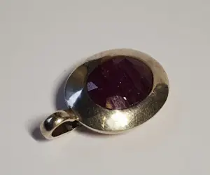 Nieuwe zilveren hanger met natuurlijke robijn. kopen? Bied vanaf 50!