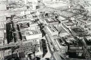 Niet of onleesbaar gesigneerd - Fotografie, Coolsingel Rotterdam verkocht voor € 1!