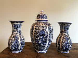Ardalt-Delfia Ceramiche - 3-delig kaststel Delftsblauw met transferdruk in Chinese stijl verkocht voor € 1!
