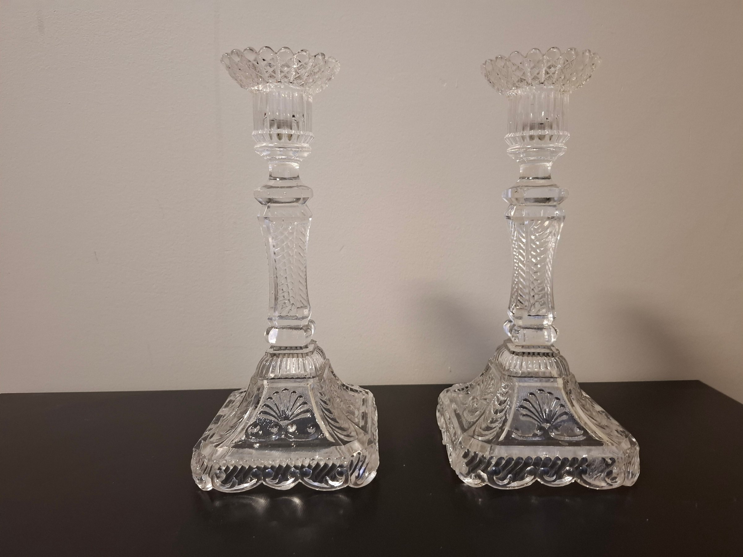 Cristallerie de Portieux - • Paar antieke glazen kandelaars – Ca. 1900 – GAVE STAAT kopen? Bied vanaf 75!