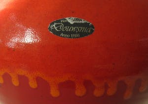 Niet of onleesbaar gesigneerd - Grote rode - oranje lava buikvaas - Pottery Henk Douwsma kopen? Bied vanaf 1!