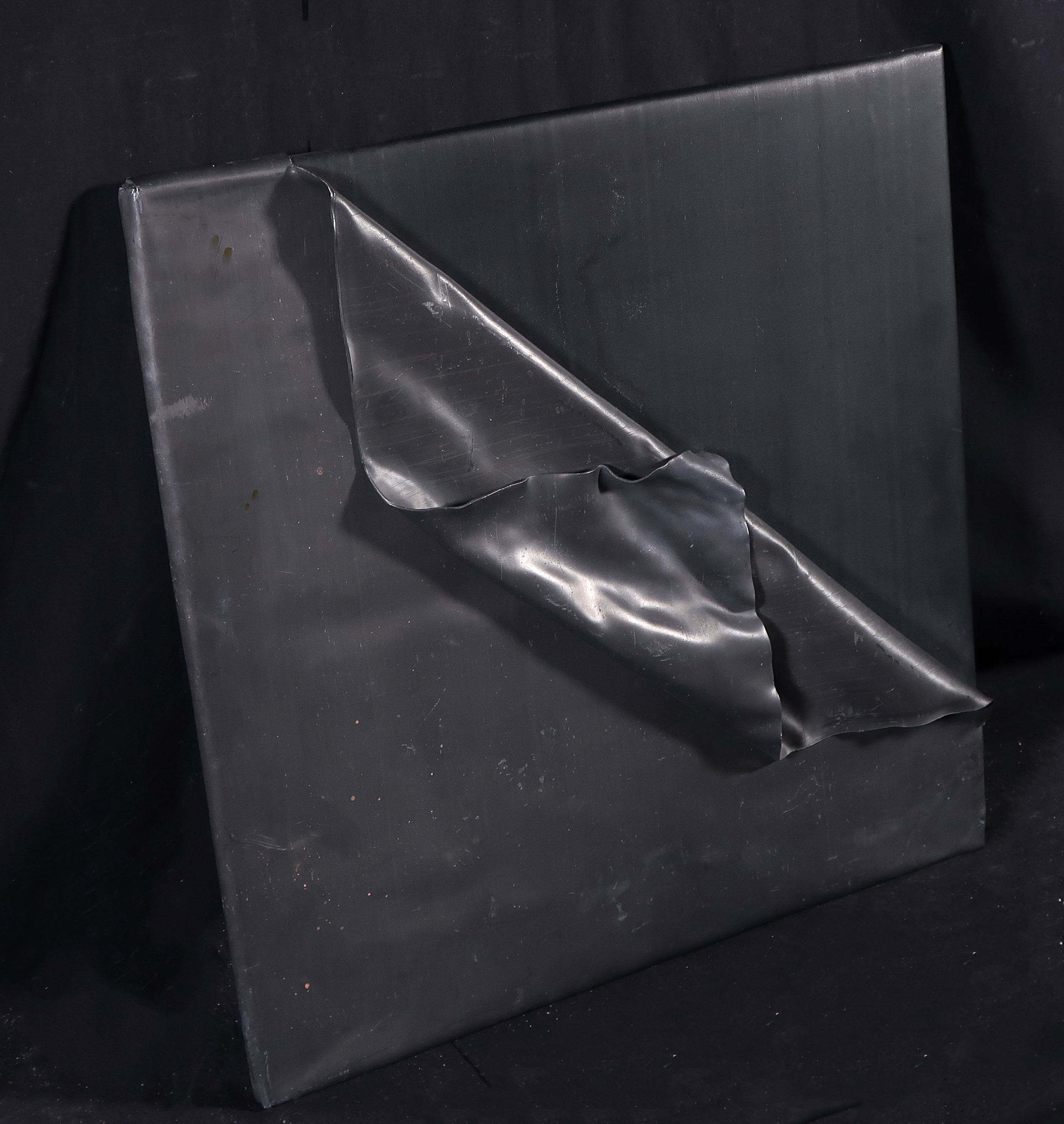 Niet of onleesbaar gesigneerd - Loodsculptuur op vinyl, Abstract zwart kopen? Bied vanaf 1!