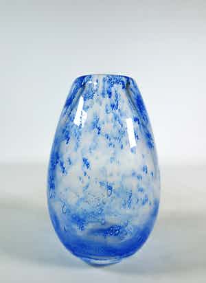 Floris Meydam - Helderglazen vaas met blauw verkocht voor € 70!