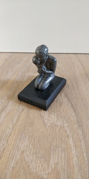 Corry Ammerlaan - Corry Ammerlaan van Niekerk - Artihove - Sculptuur "Moeder en kind" kopen? Bied vanaf 5!