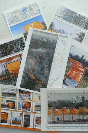 Christo - Vier uitgaven van Christo en Jaenne Claude, samen met 12 kunstkaarten kopen? Bied vanaf 50!