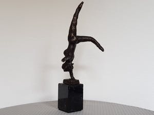 Brons (Onbekend) - Beeld op marmeren voet - Gymnastiek kopen? Bied vanaf 55!