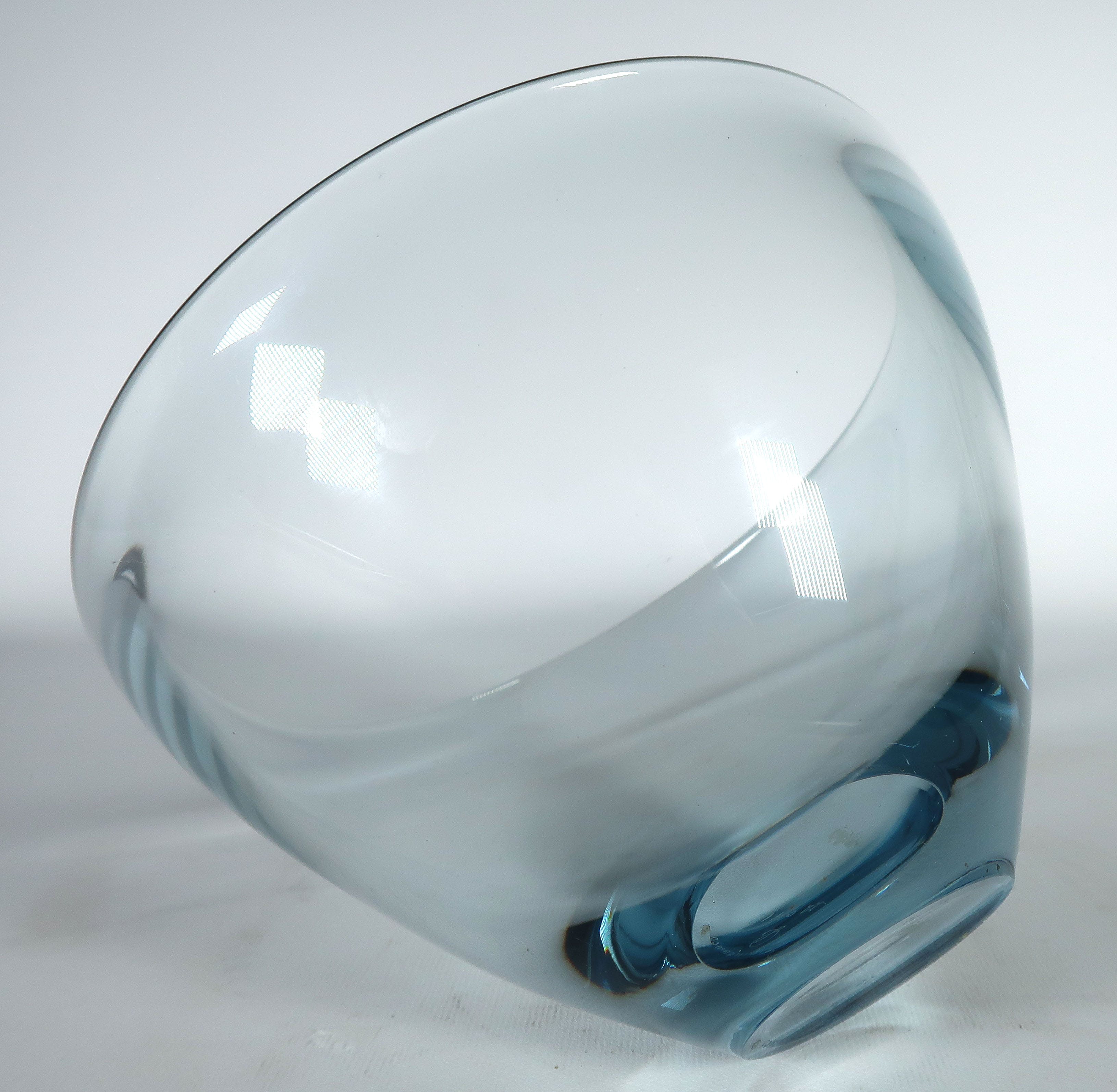 Per Lutken - Kristalglas, Blauw schaaltje, uitgevoerd door Holmegaard kopen? Bied vanaf 20!