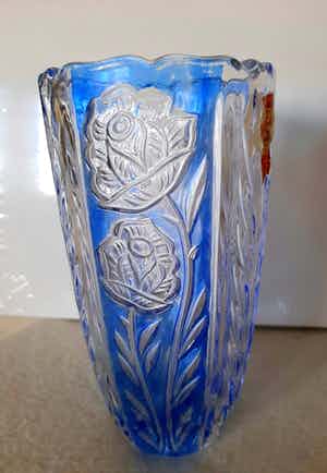 Niet of onleesbaar gesigneerd - Bleiskristal - vaas verkocht voor € 1!