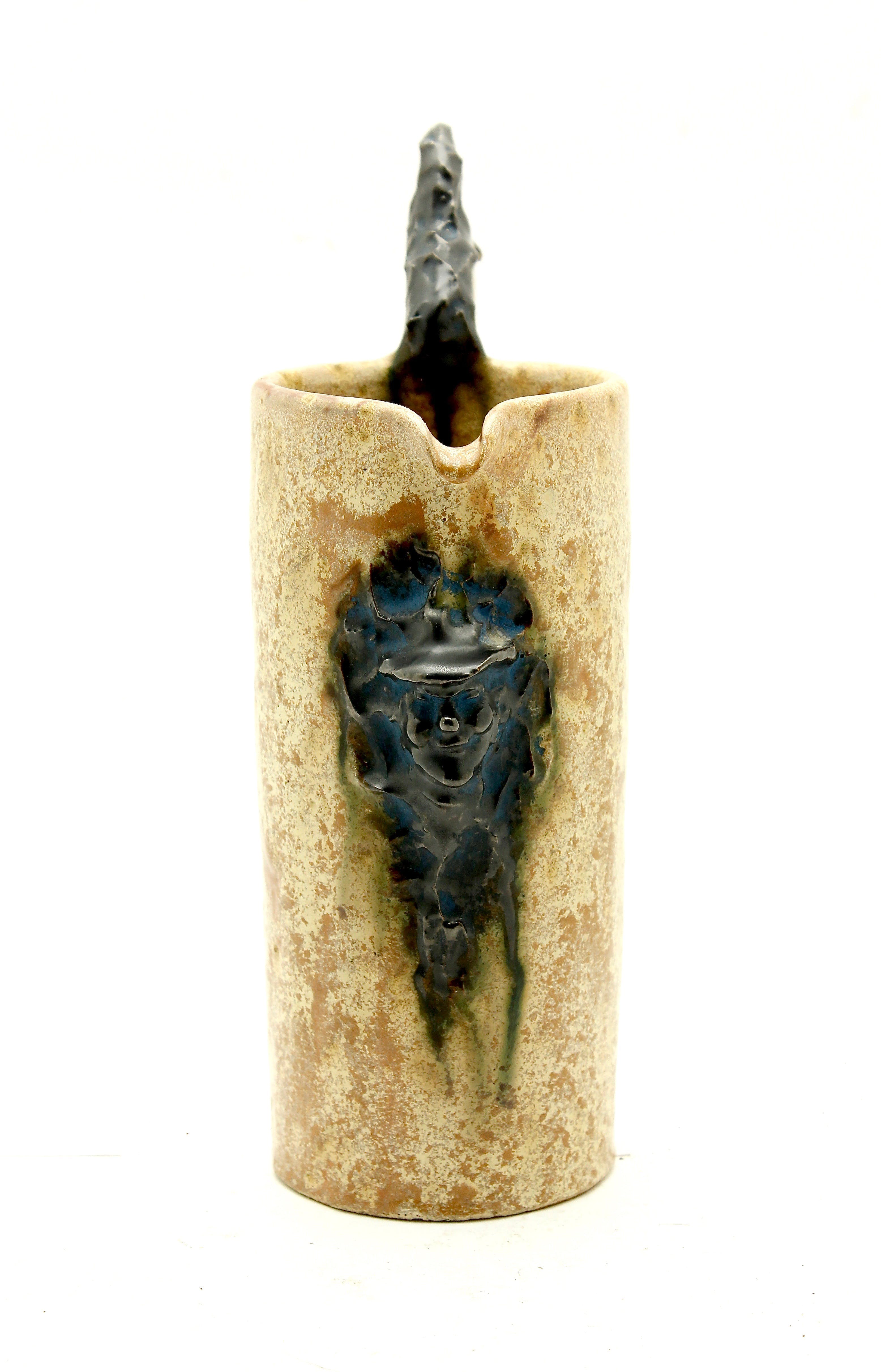 Sylvain Hublet - Art deco karaf met relief decor van een lachende figuur -1930's kopen? Bied vanaf 14!