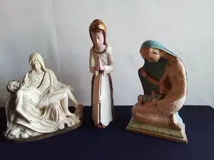 Niet of onleesbaar gesigneerd - Fraaie groep van 3 religeuze beelden kopen? Bied vanaf 1!