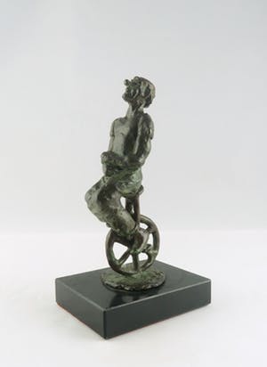 Bep van den Bergh - Brons en natuursteen, Clown op eenwieler kopen? Bied vanaf 50!