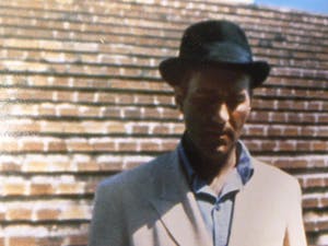 Niet of onleesbaar gesigneerd - Le Mépris,film van Jean-Luc Godard 1963. kopen? Bied vanaf 1!