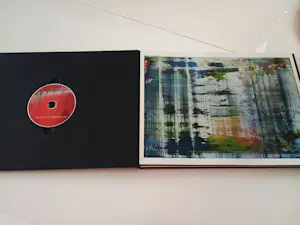 Gerhard Richter - "RICHTER 858" - 2002 - Hardcover + 8 abstrakte Bilder + CD kopen? Bied vanaf 300!
