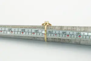 48 - Elegante & fraai opengewerkte 18 Krt gouden entourage ring - kleine maat! kopen? Bied vanaf 110!