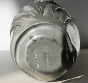 Niet of onleesbaar gesigneerd - Art nouveau hand versierde tinnen vaas door Francois Cortesi kopen? Bied vanaf 10!