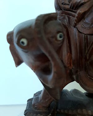 Curiosa - Jager op olifant figuur uit Indonesië kopen? Bied vanaf 1!