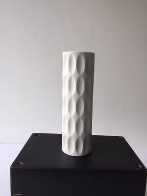 Hutschenreuther - Reliëfvaas (h 24,5 cm) uit de serie Archais ontwerp Heinrich Fuchs kopen? Bied vanaf 89!