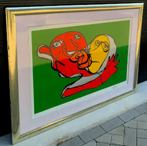 Karel Appel - Ingelijste zeefdruk: The green kiss kopen? Bied vanaf 1295!