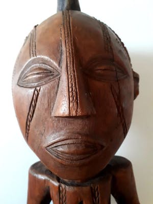 Niet of onleesbaar gesigneerd - TABWA - Hout - Gehurkte vrouwenfiguur kopen? Bied vanaf 10!