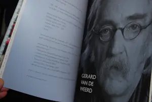 Gerard van de Weerd - Gesigneerd boek: Koeien Kunst en Buitenlui kopen? Bied vanaf 40!