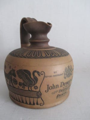 Niet of onleesbaar gesigneerd - Keramische whisky kruik kopen? Bied vanaf 1!