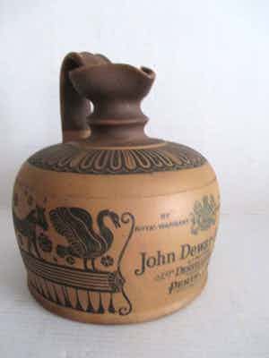 Niet of onleesbaar gesigneerd - Keramische whisky kruik verkocht voor € 1!