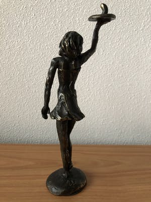 Astrid Veldhuyzen-Koppen - Prachtig beeld vrouw met dienblad. kopen? Bied vanaf 35!