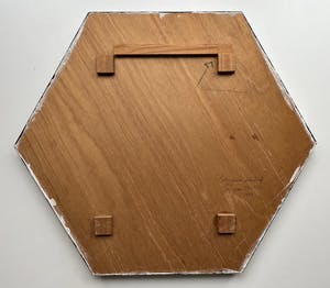 Niet of onleesbaar gesigneerd - Houten reliëf | 'Polygoon plastiek' | 1982 kopen? Bied vanaf 1!