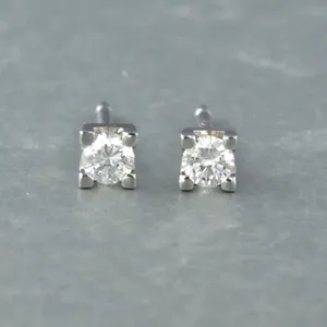 18k wit gouden solitair oorknoppen met briljant geslepen diamant tot. 0,20ct kopen? Bied vanaf 270!