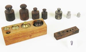 Curiosa - 2 blokken met serie gewichten en 7 losse gewichten kopen? Bied vanaf 1!