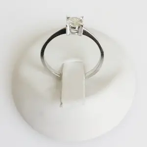 Diamanten ring kaufen? Bieten Sie von 650!