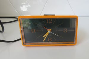 Curiosa - Siemens vintage oranje-gele wekker model MU 15 10 kopen? Bied vanaf 1!