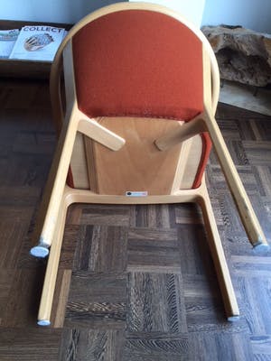 Magnus Olesen - Denemarken: Vier beukenhouten stoelen brique zitting en rugleuning kopen? Bied vanaf 150!