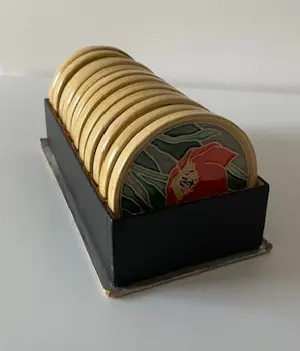 Faience- en Tegelfabriek Westraven - 12 polychrome geglazuurde cloisonné-onderzetters Dirk Zwanink tussen 1923-1934 kopen? Bied vanaf 100!