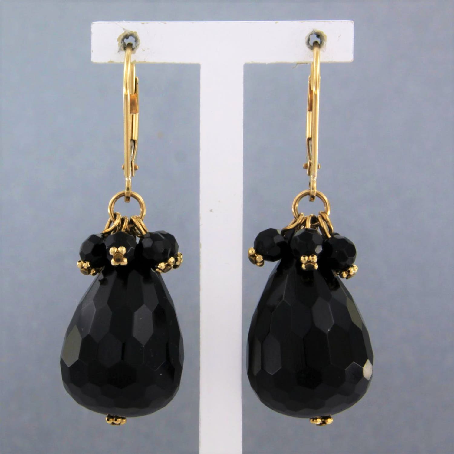 BWG gele oorhangers bezet met granaat verkocht voor € 280!